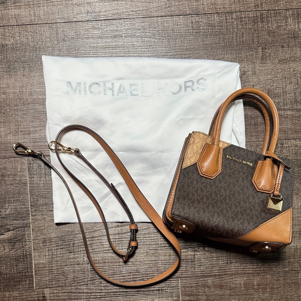 MICHAEL Michael Kors Mercer Leather Accordion Crossbody Bag.